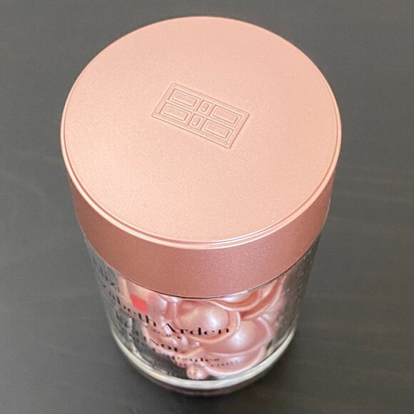 Elizabeth Arden Retinol Ceramide Capsules Line Erasing Night Serum - Picture 9 of 16